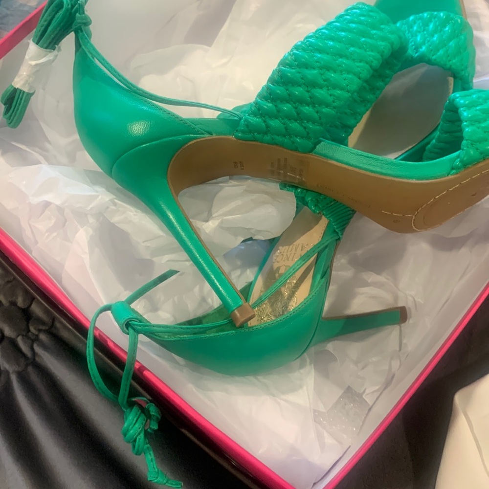 Vince Canute green leather sandal size 8